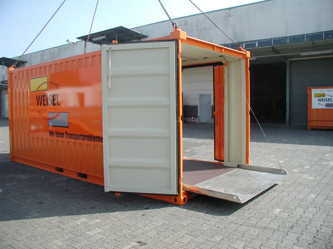 Weisel-Transportcontainer für den wettergeschützten Maschinentransport