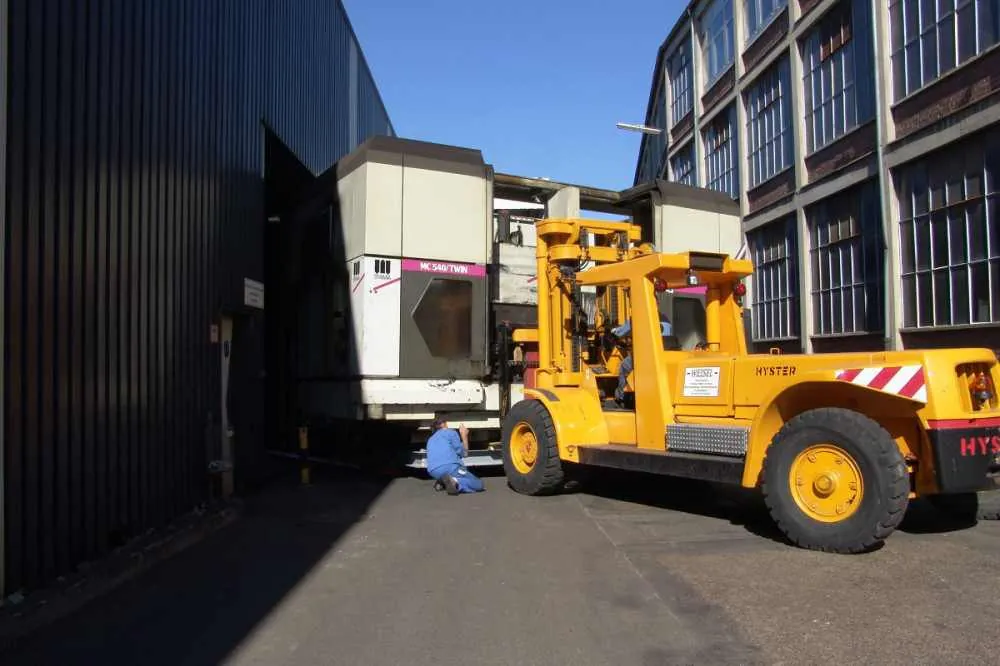 Anlage wird in der Werkshalle umgesetzt