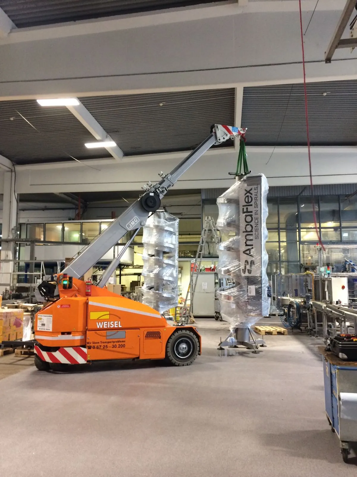 V-Kart Elektro-Mobilkran im Hallenbetrieb