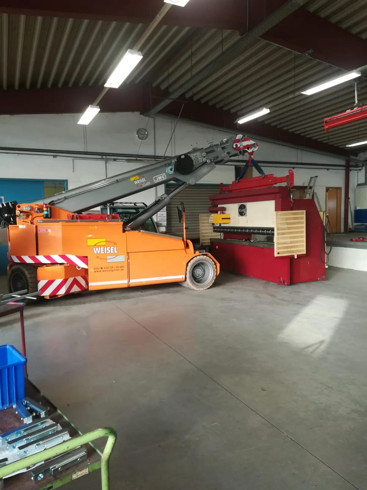 V-Kart nimmt eine Maschine nach dem Pick-&-Carry-Prinzip auf